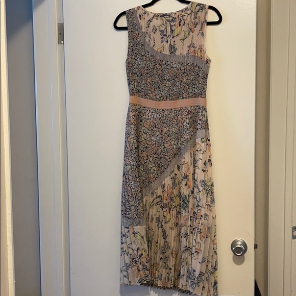 BCBGMaxAzria Peach Pleated Floral Fress - Picture 8 of 10
